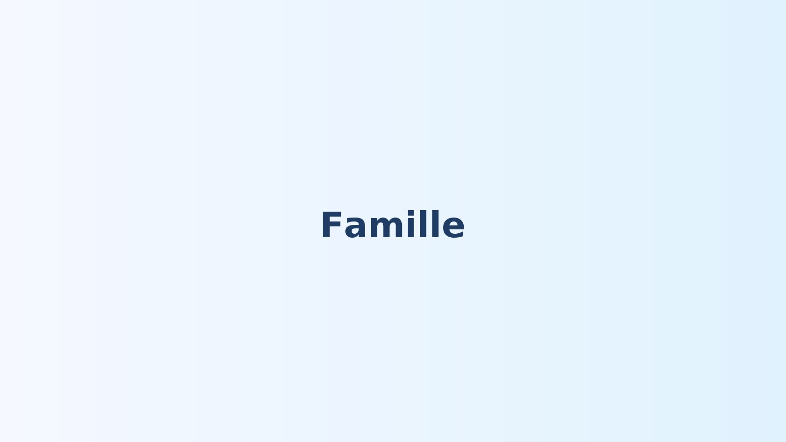 Famille préparant son budget autour d'une table